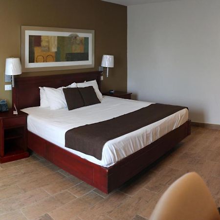 Best Western Bazarell Inn Montemorelos Dış mekan fotoğraf