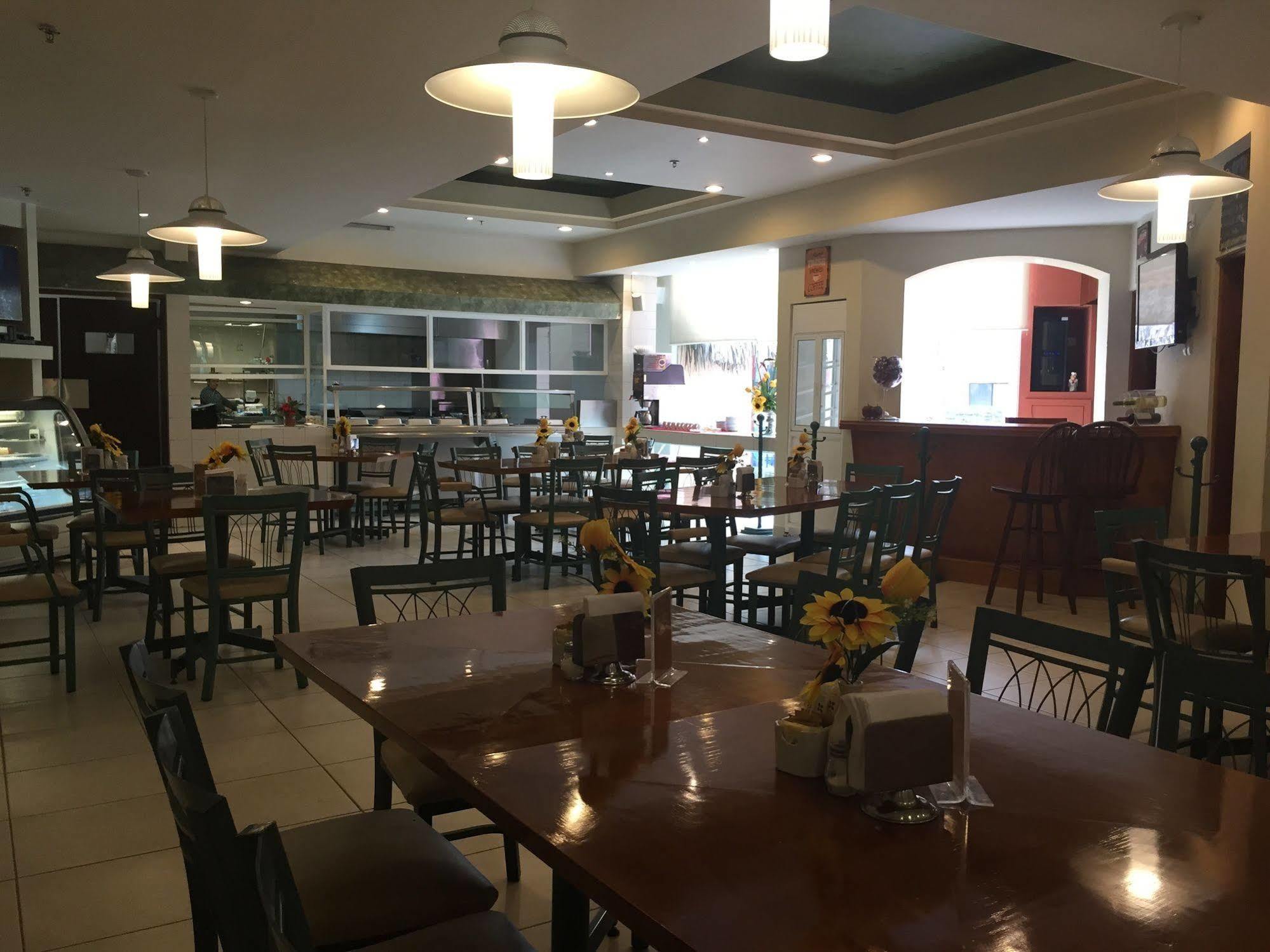 Best Western Bazarell Inn Montemorelos Dış mekan fotoğraf