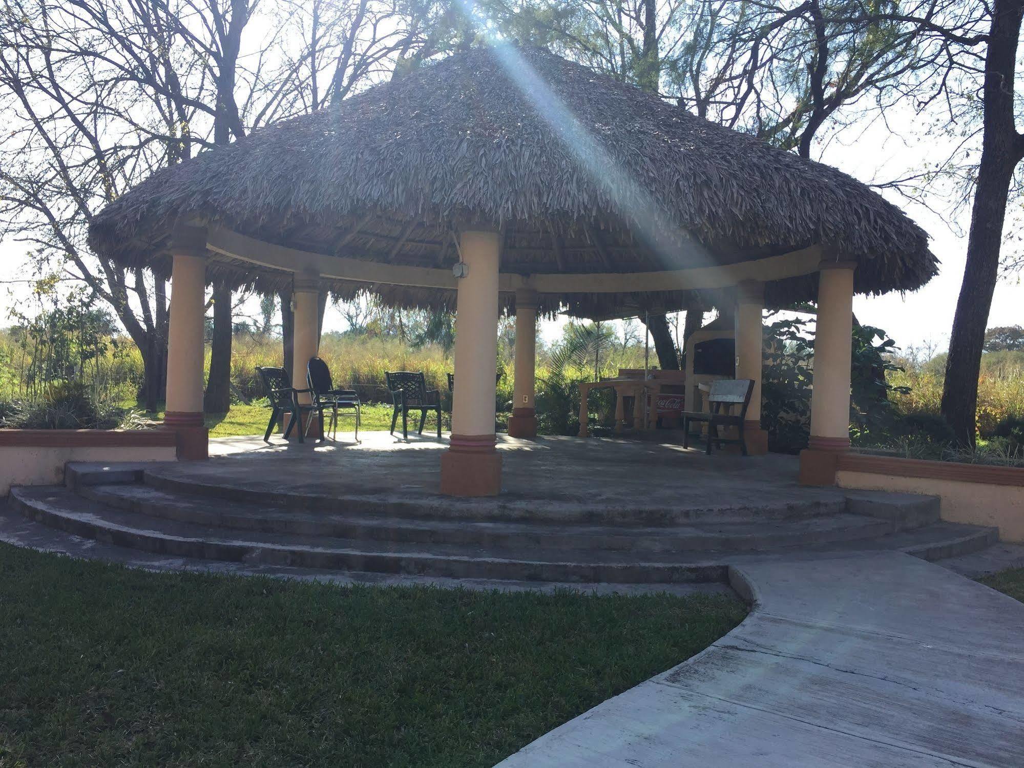 Best Western Bazarell Inn Montemorelos Dış mekan fotoğraf